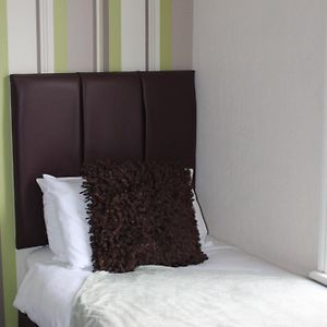 Zimmer mit zwei Einzelbetten